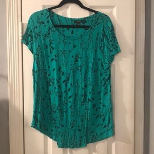 Green and black short sleeve floral